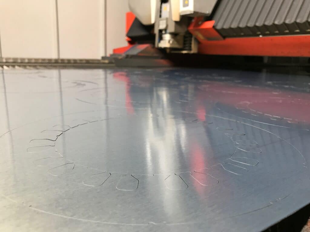 Laserschneiden von N020 Laminaten